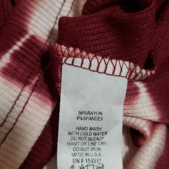 Wine and White Long Tie Dyed Top Adjustable Strap - Picture 4 of 4